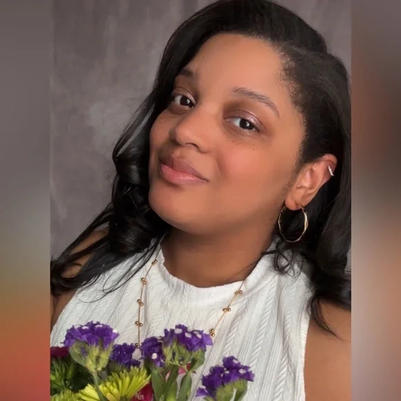 Vada Hoops - Elegant Gold Hammered Hoop Earrings - Picture 8 of 8